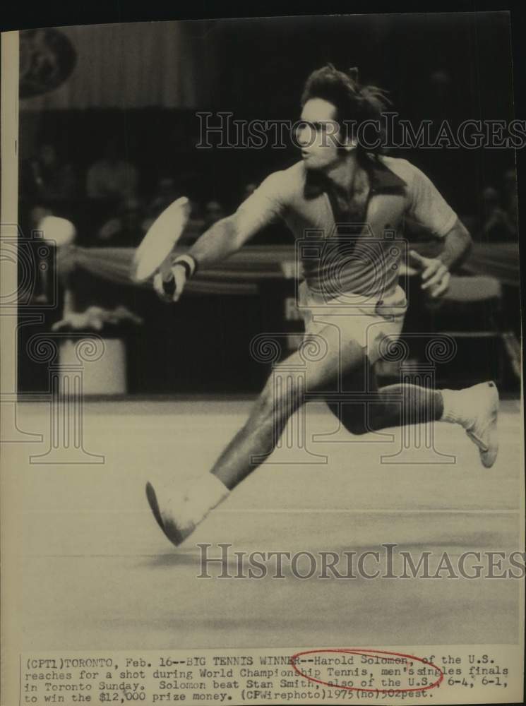 1975 Press Photo Tennis Player Harold Solomon Returns Shot at Toronto Tournament- Historic Images