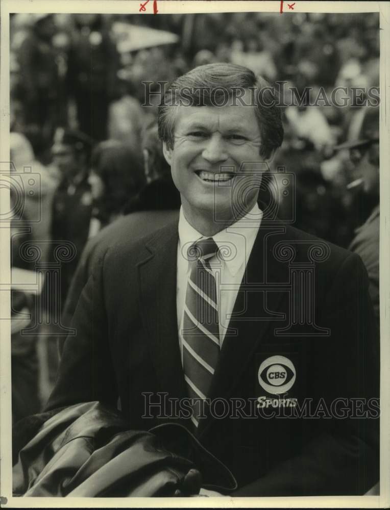 Press Photo CBS Sports Anchor Dick Vermeil Smiles on Sideline - sas21673- Historic Images