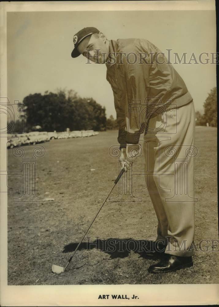 Press Photo Golfer Art Wall Jr. Lines Up Shot - sas21745- Historic Images