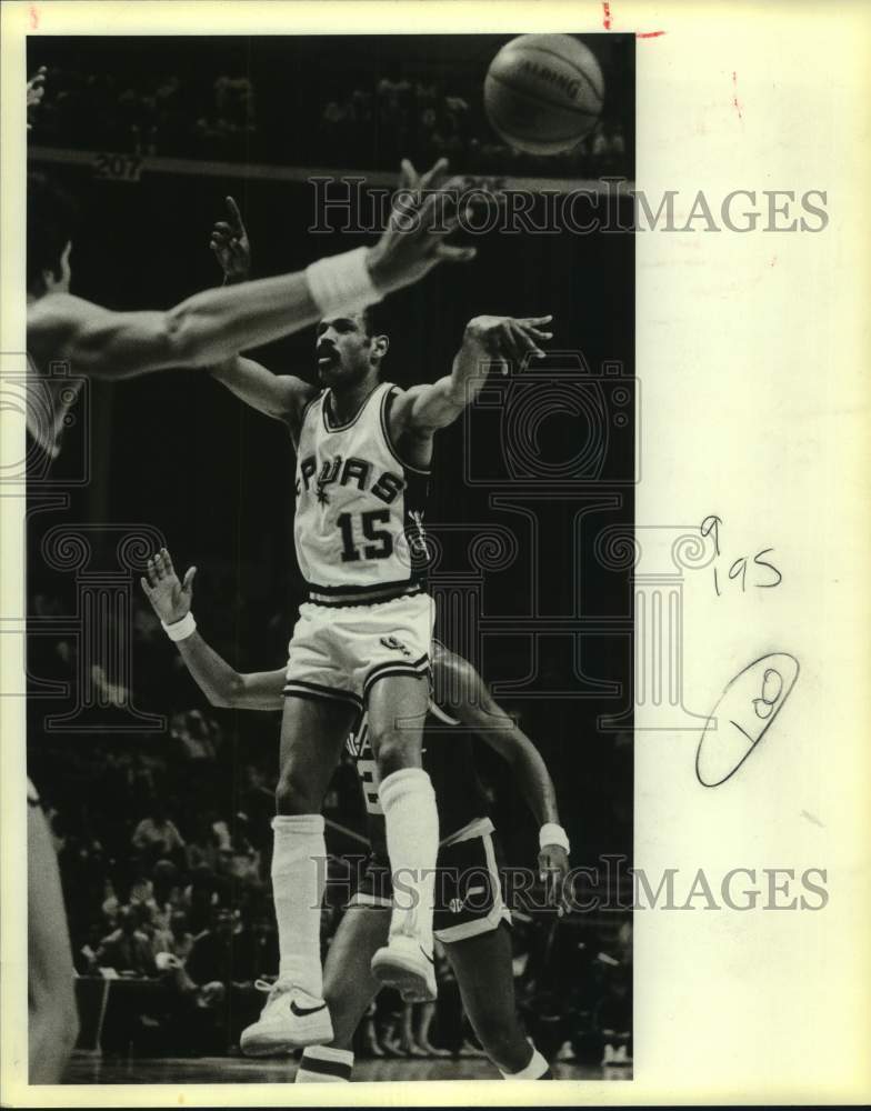 1984 Press Photo San Antonio Spurs Basketball Player John Lucas on Defense- Historic Images