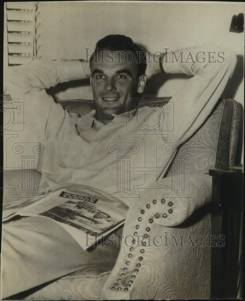 1954 Press Photo Tennis Player Vic Seixas Relaxes at His Philadelphia Apartment- Historic Images