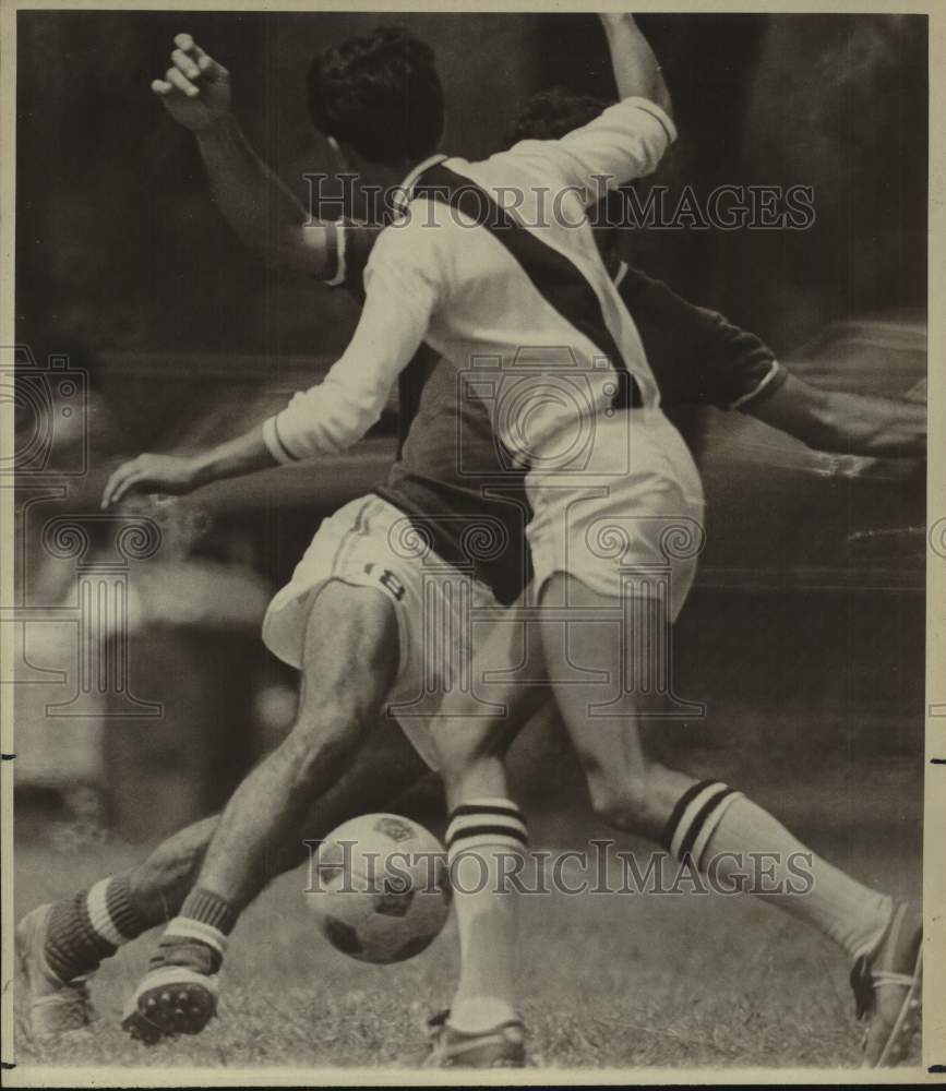 Press Photo Two Soccer Players Vie For Ball During Match - sas21905- Historic Images