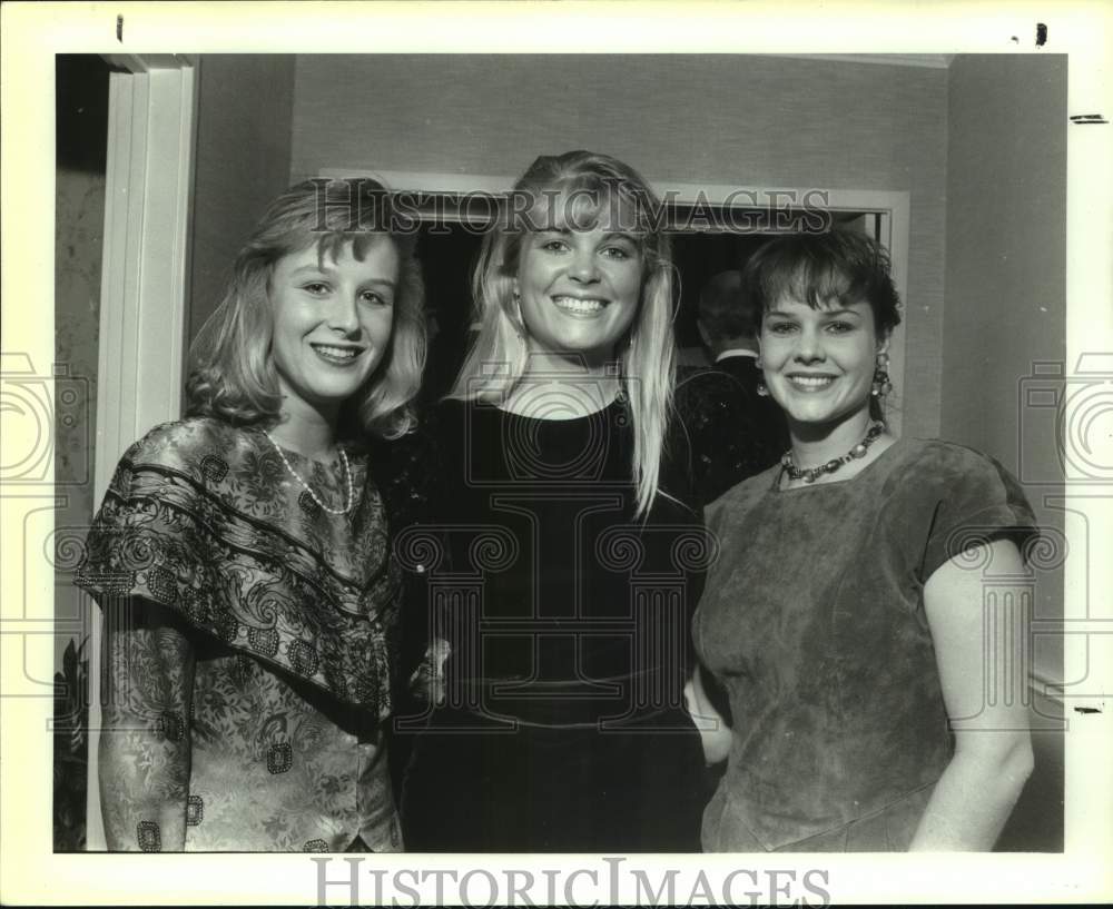 1990 Press Photo German Club Debutantes at Holiday Open House at Moore Home- Historic Images