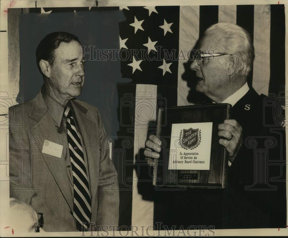 1978 Press Photo Sid Cockrell With Salvation Army Official at Award Event- Historic Images