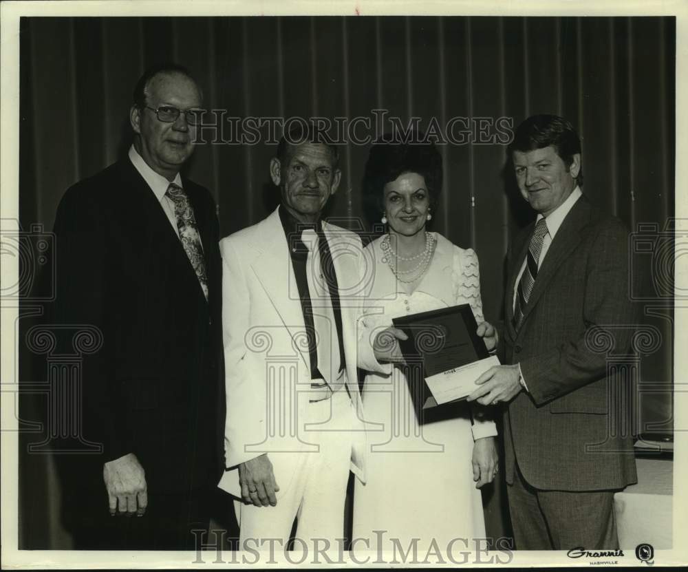 Press Photo Tommy Crouch Construction Company Officials Receive Award- Historic Images