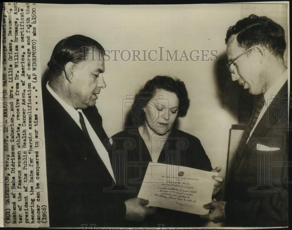 1956 Press Photo Health Official Awards Golfer's Husband & Sister in Galveston- Historic Images