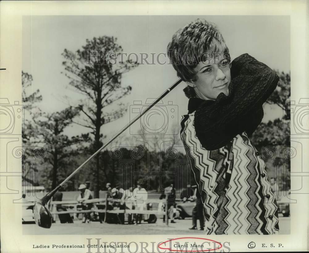 Press Photo Golfer Carol Mann Watches Shot - sas22376- Historic Images