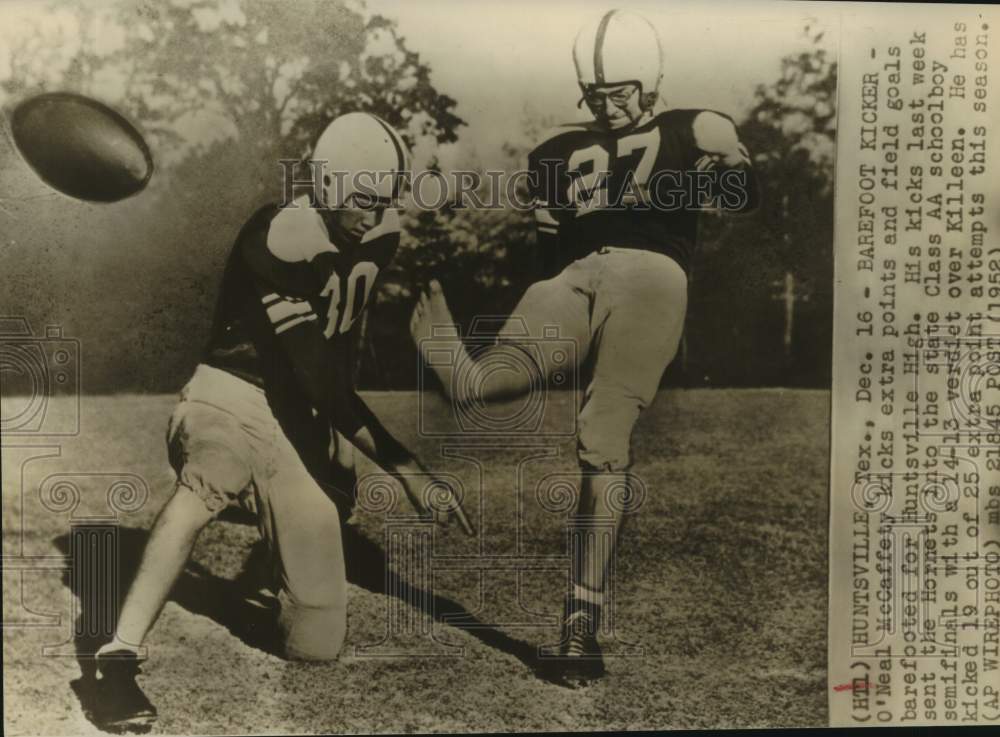 1952 Press Photo Huntsville High Football Player O&#39;Neal McCaffety Kicks Barefoot- Historic Images