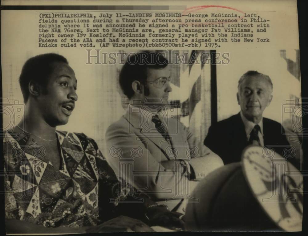 1975 Press Photo Philadelphia 76ers Basketball Player & Officials Talk to Press- Historic Images