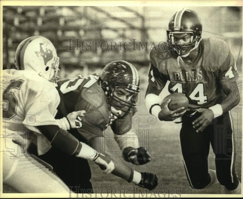 1983 Press Photo San Antonio Bulls & Texas Wranglers Play Football - sas22449- Historic Images