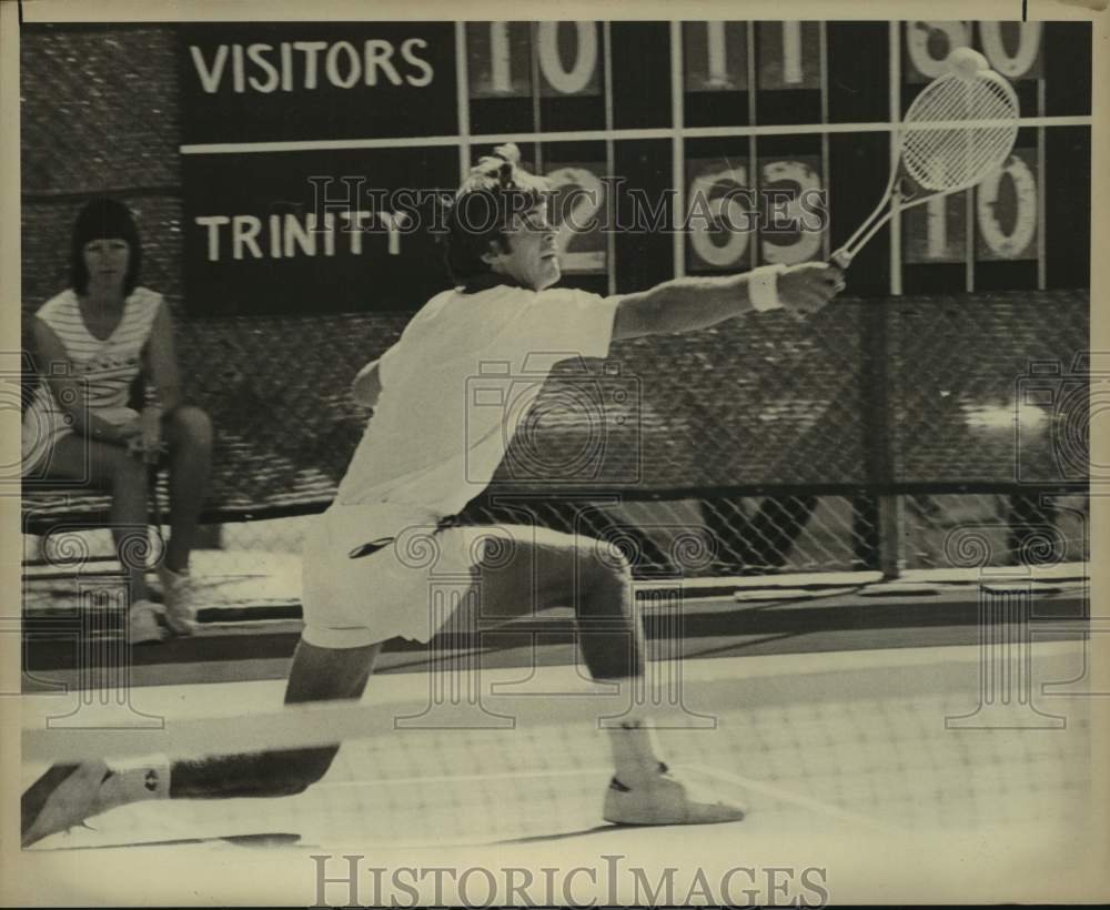 1975 Press Photo Tennis Player David King Makes Backhand Shot - sas22460- Historic Images