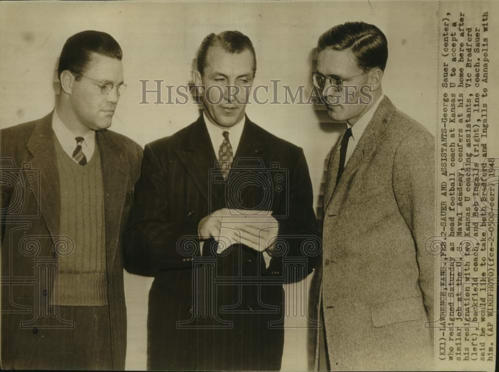 1948 Press Photo US Naval Academy Football Talks With Kansas Coaches- Historic Images