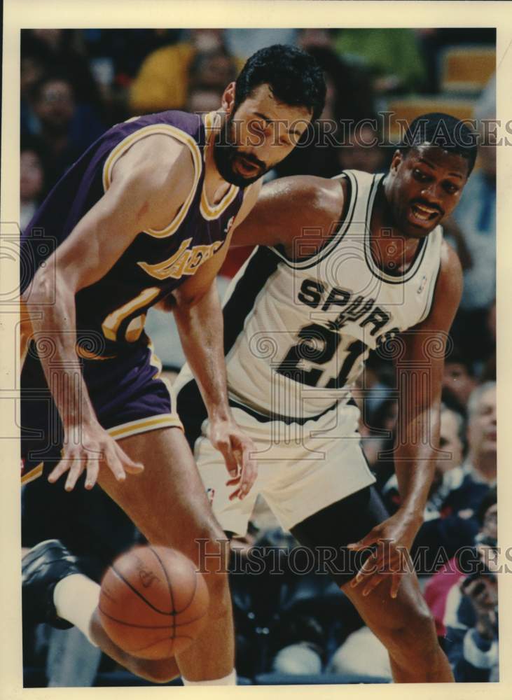 1992 Press Photo San Antonio Spurs &amp; Los Angeles Lakers Play Basketball- Historic Images