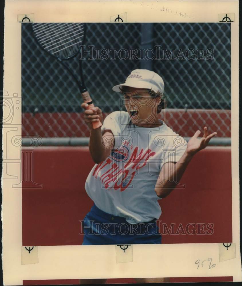 1991 Press Photo Alamo Heights Tennis Player Holt Vaughn Returns Shot- Historic Images