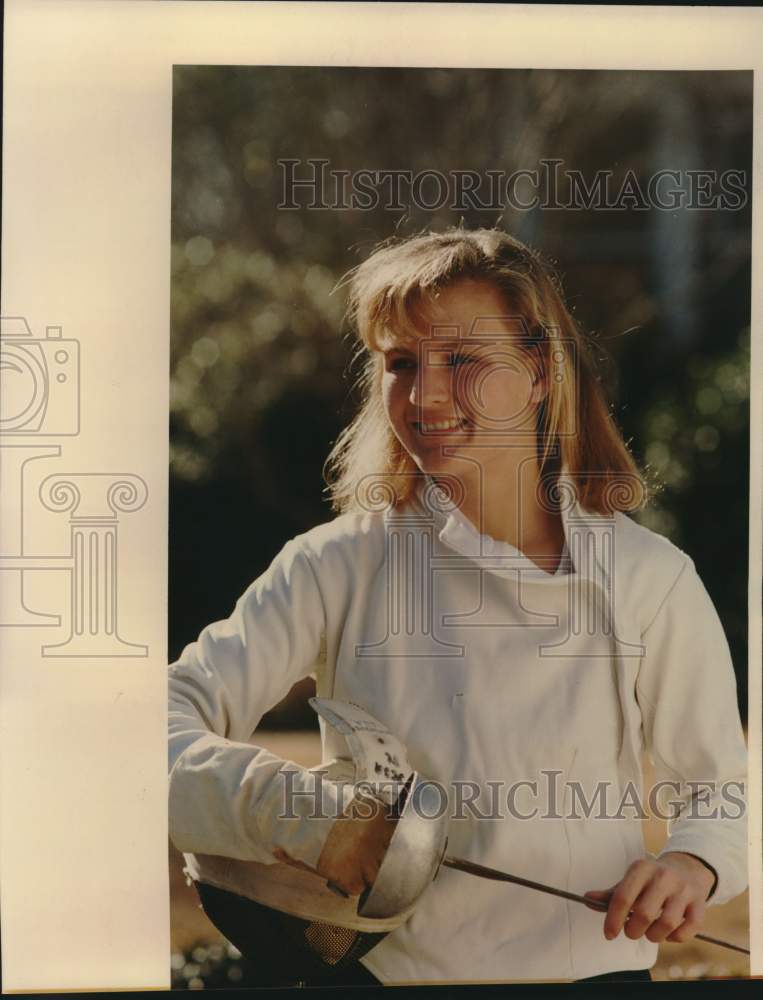 Press Photo Pentathlon Athlete Lori Norwood Poses With Fencing Sword - sas22609- Historic Images