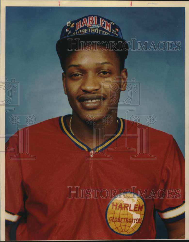 1988 Press Photo Harlem Globetrotters Basketball Player Robert Wallace- Historic Images