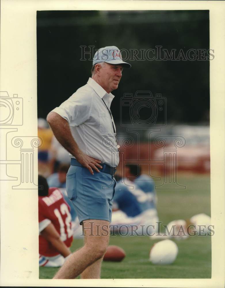 1990 Press Photo Houston Oilers Football Coach Jack Pardee at Training Camp- Historic Images