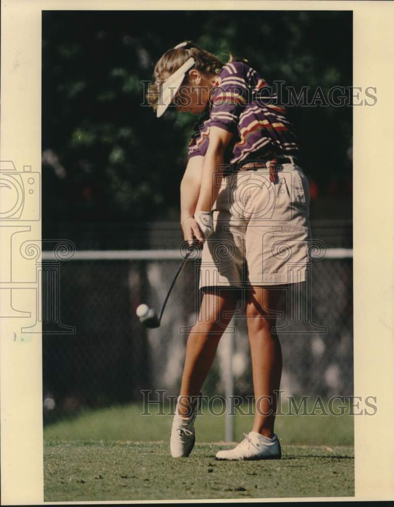 1992 Press Photo Golfer Wendy Ward Tees Off at Riverside Golf Course - sas22647- Historic Images