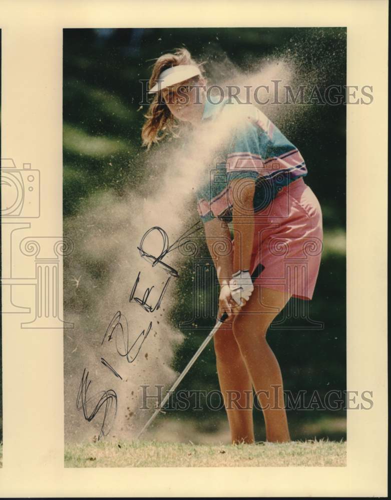 1992 Press Photo Golfer Wendy Ward Hits Out of Sand Trap - sas22649- Historic Images