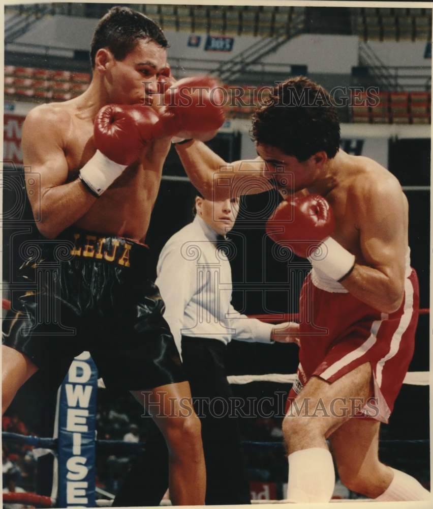 1992 Press Photo Boxers James Leija Punches Jose Martinez in Match - sas22684- Historic Images