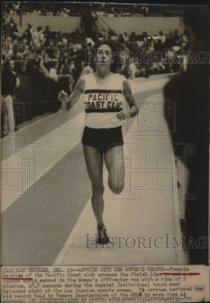 1975 Press Photo Runner Francie Larrieu Crosses Finish Line, Los Angeles- Historic Images