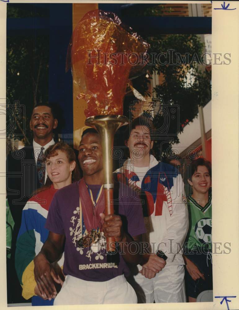 1991 Press Photo Special Olympian Leonard Flowers Carries Torch, North Star Mall- Historic Images