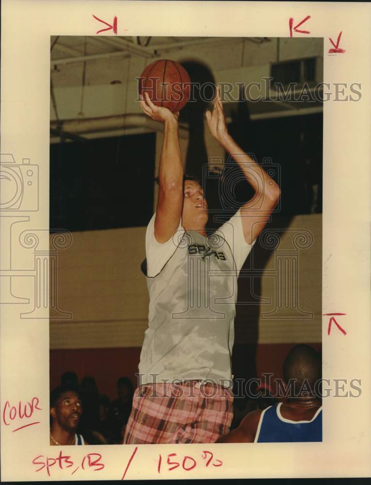 1990 Press Photo San Antonio Spurs Basketball Player Dwayne Schintzius- Historic Images