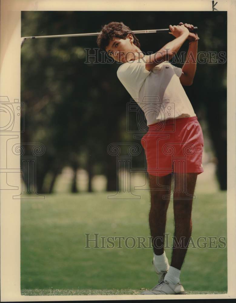 1988 Press Photo Golfer Frank Cano Tees Off at Brackenridge Golf Course- Historic Images