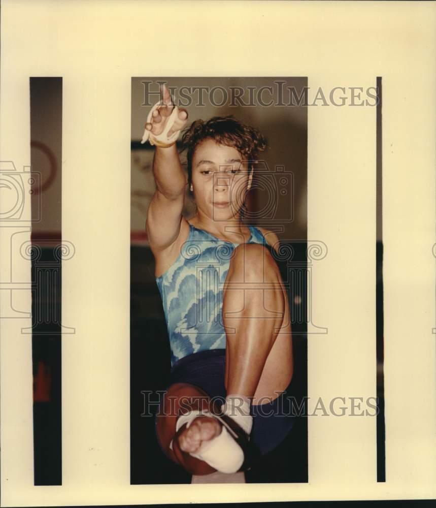 Press Photo Dominican Republic Gymnast Elizabeth Jimenez on Balance Beam- Historic Images