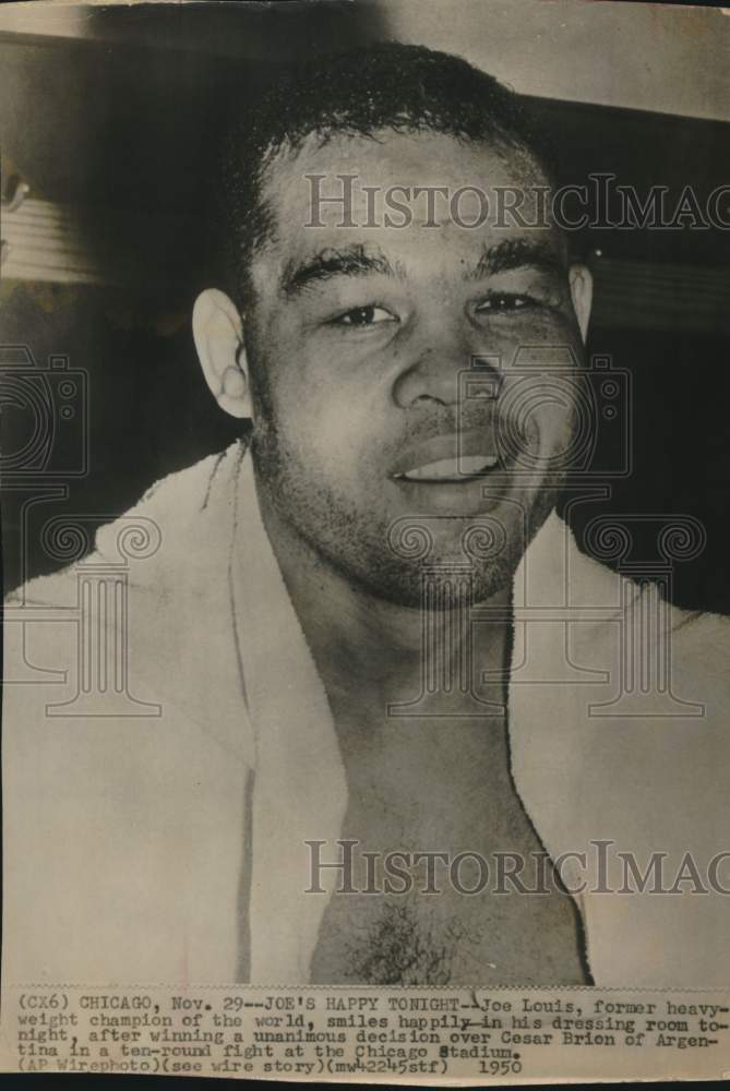 1950 Press Photo Boxer Joe Louis in Locker Room After Chicago Fight Win- Historic Images