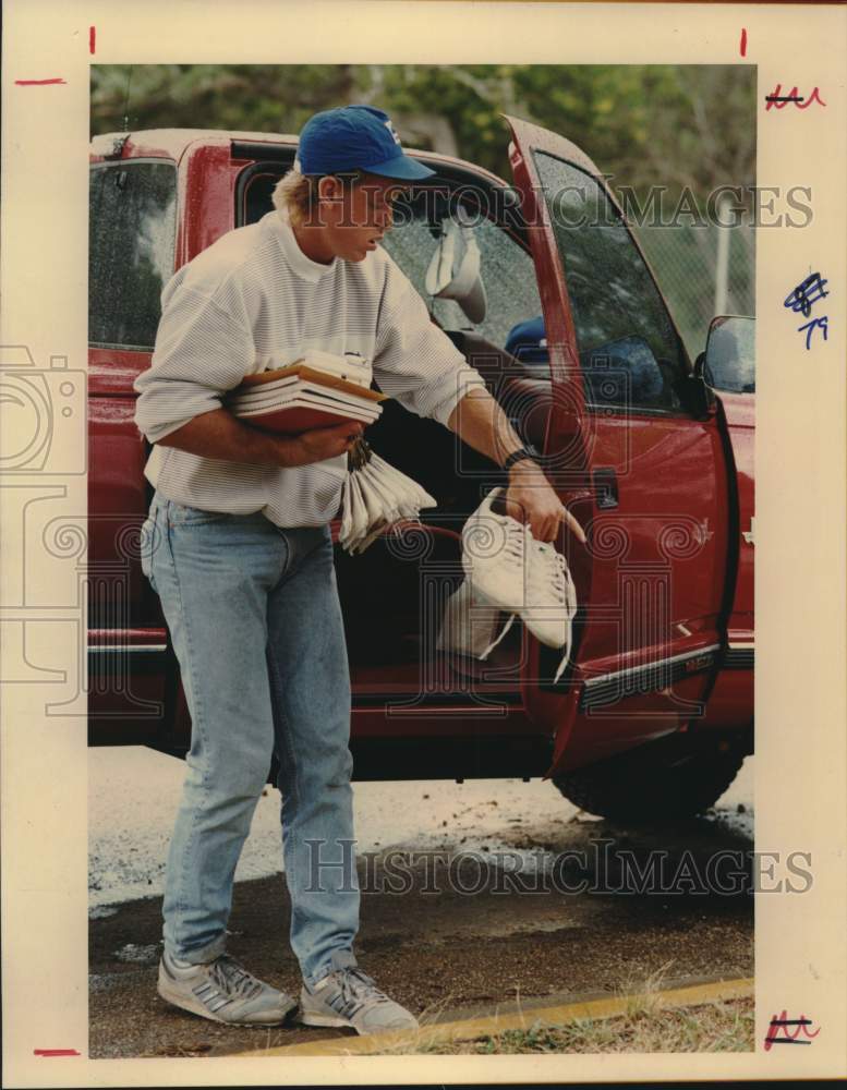 1990 Press Photo Dallas Cowboys Football Player Troy Aikman Arrives at Camp- Historic Images