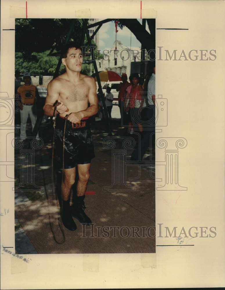 1991 Press Photo Boxer James Leija Trains at Alamo Plaza - sas22967- Historic Images