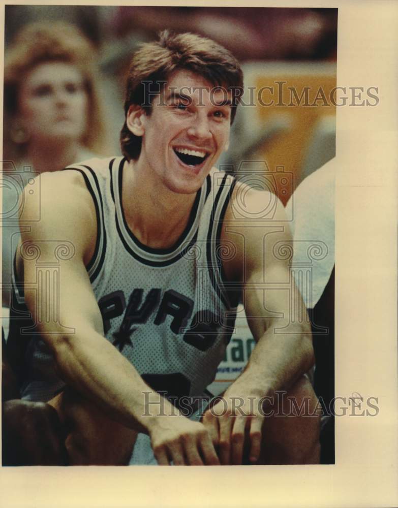 1990 Press Photo San Antonio Spurs Basketball Player Frank Brickowski on Bench- Historic Images