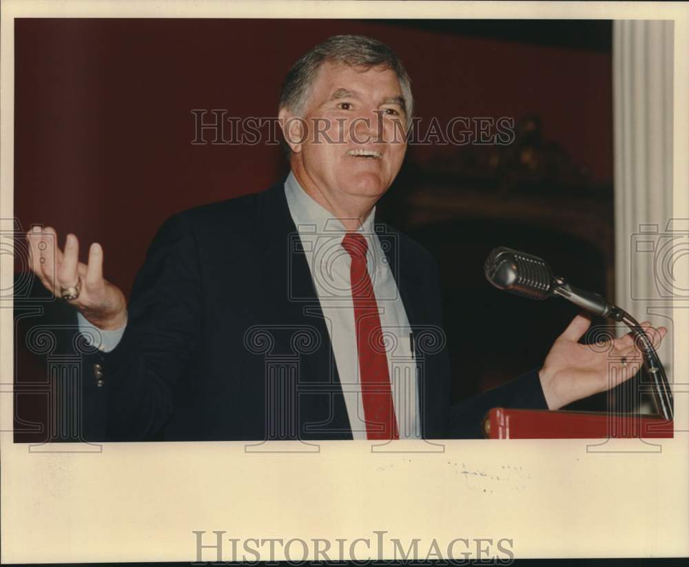 1988 Press Photo Football Coach Forrest Gregg Speaks at Monday Quarterback Club- Historic Images