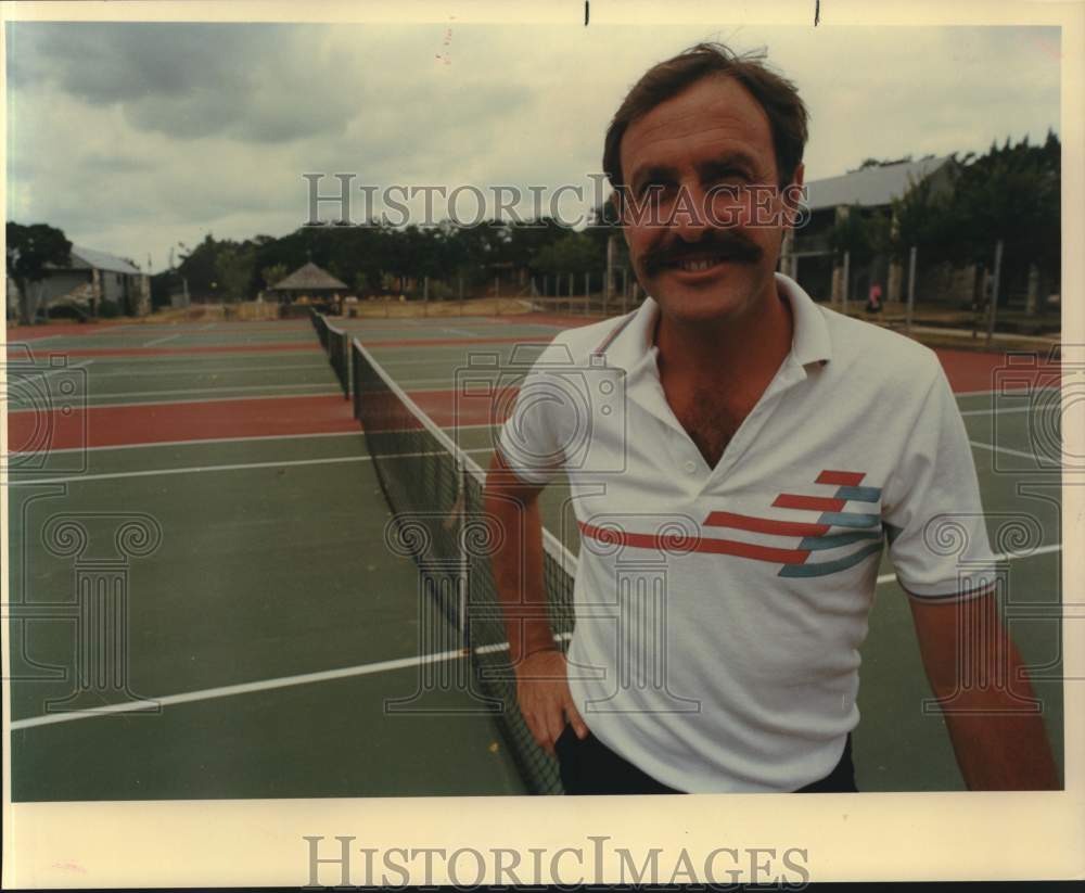 1987 Press Photo Tennis Player John Newcombe at Newcombe Ranch, New Braunfels- Historic Images