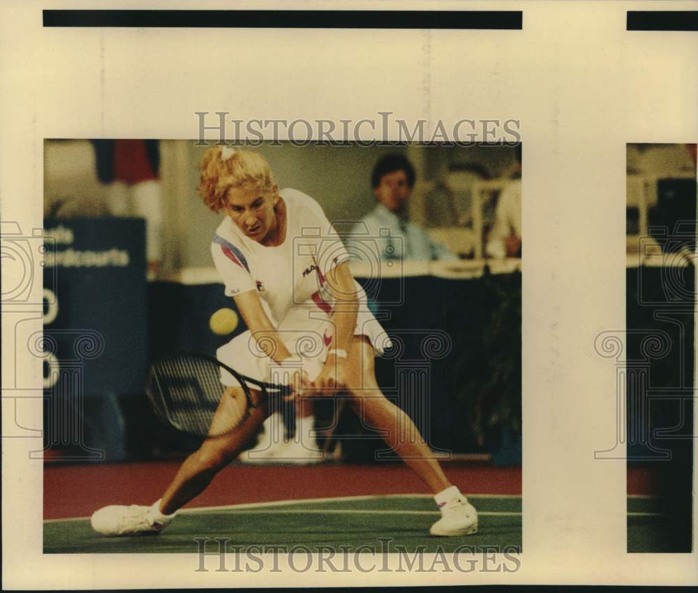 1990 Press Photo Tennis Player Monica Seles Returns Shot - sas23097- Historic Images