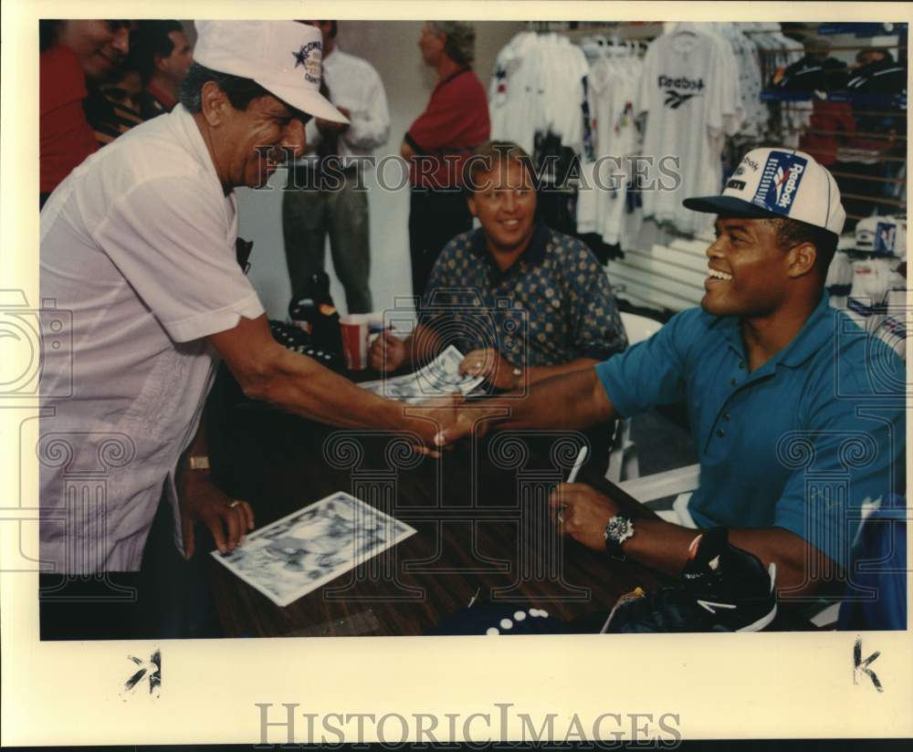1993 Press Photo Dallas Cowboys Football Player Ken Norton Jr. & Jessie Camacho- Historic Images