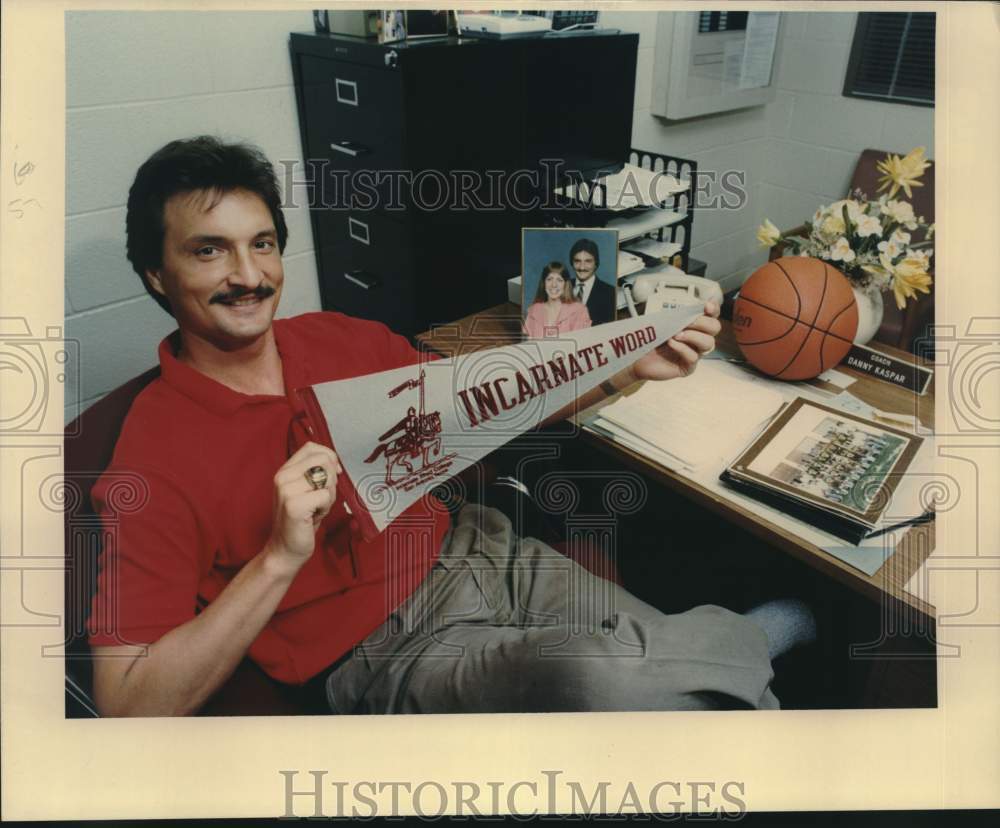 1991 Press Photo Incarnate Word College Basketball Coach Danny Casper in Office- Historic Images