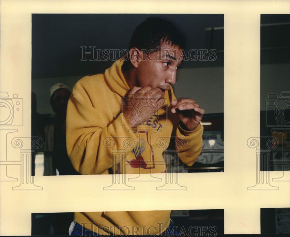 1993 Press Photo Boxer John Michael Johnson Trains in Backyard Gym - sas23163- Historic Images