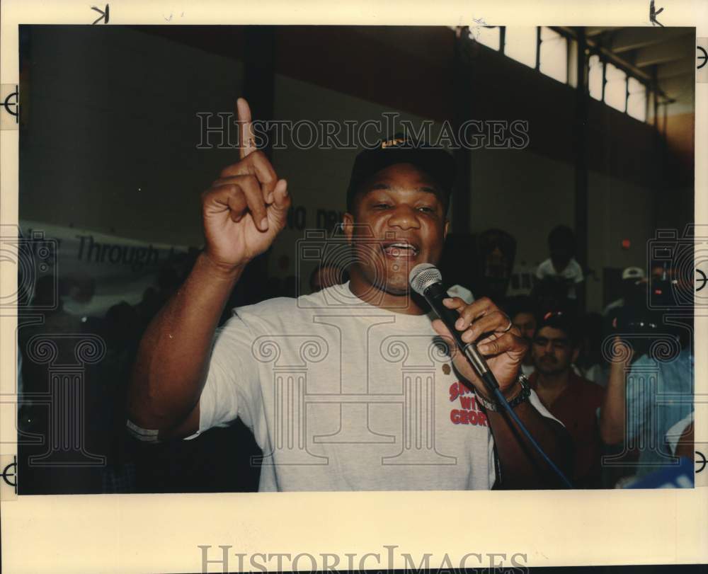 1992 Press Photo Boxing champion George Foreman Speaks at CO Pep Rally- Historic Images