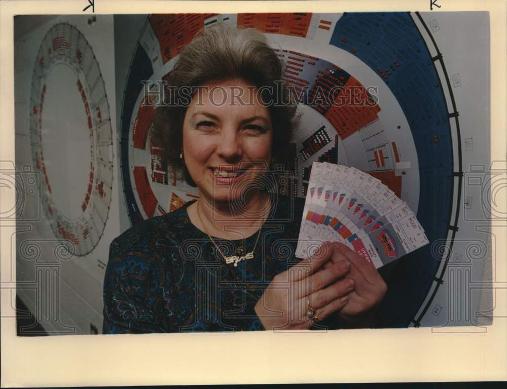 1990 Press Photo San Antonio Spurs Basketball Ticket Manager Jeanne Adams- Historic Images