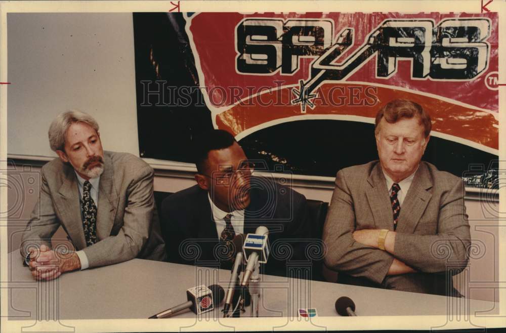 1990 Press Photo San Antonio Spurs Basketball Owner, Player &amp; Agent - sas23253- Historic Images