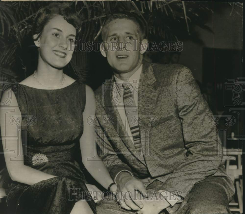 1955 Press Photo Oklahoma College Football Player Tommy McDonald &amp; Woman- Historic Images