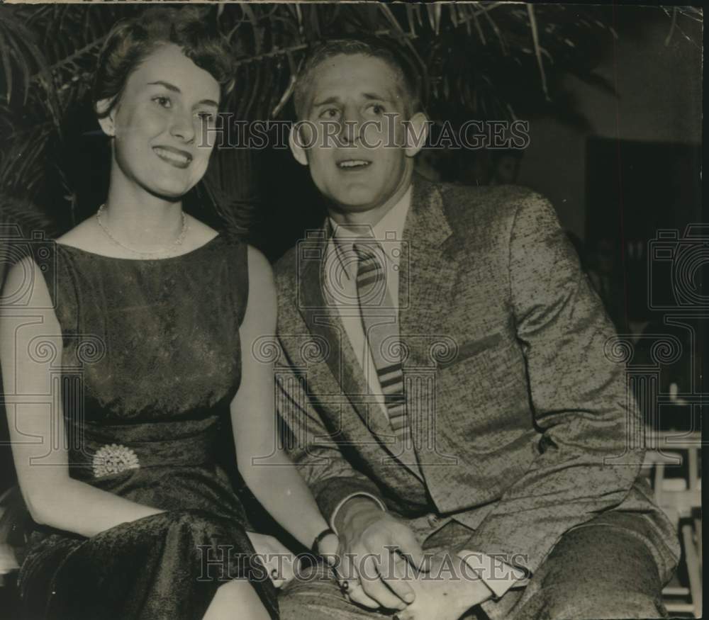1955 Press Photo Oklahoma College Football Player Tommy McDonald & Woman- Historic Images