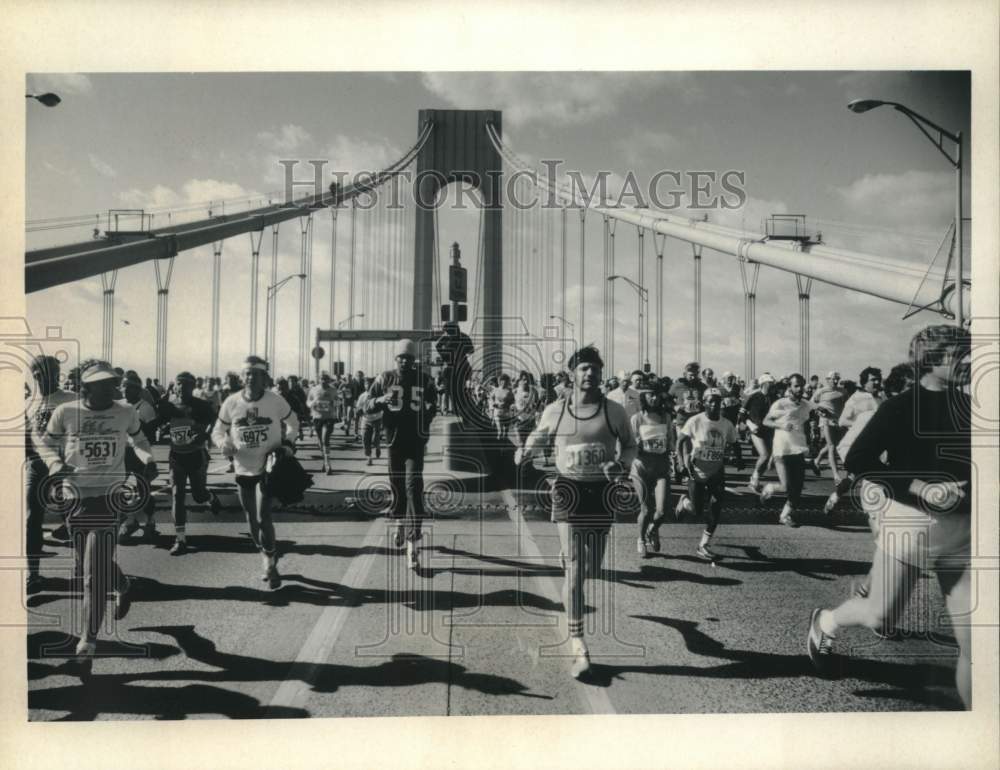 1980 Press Photo Runners Compete in New York City Marathon - sas23260- Historic Images