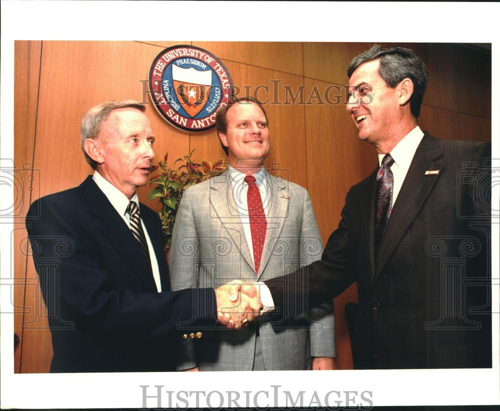 1990 Press Photo University of Texas San Antonio & Southland Officials- Historic Images