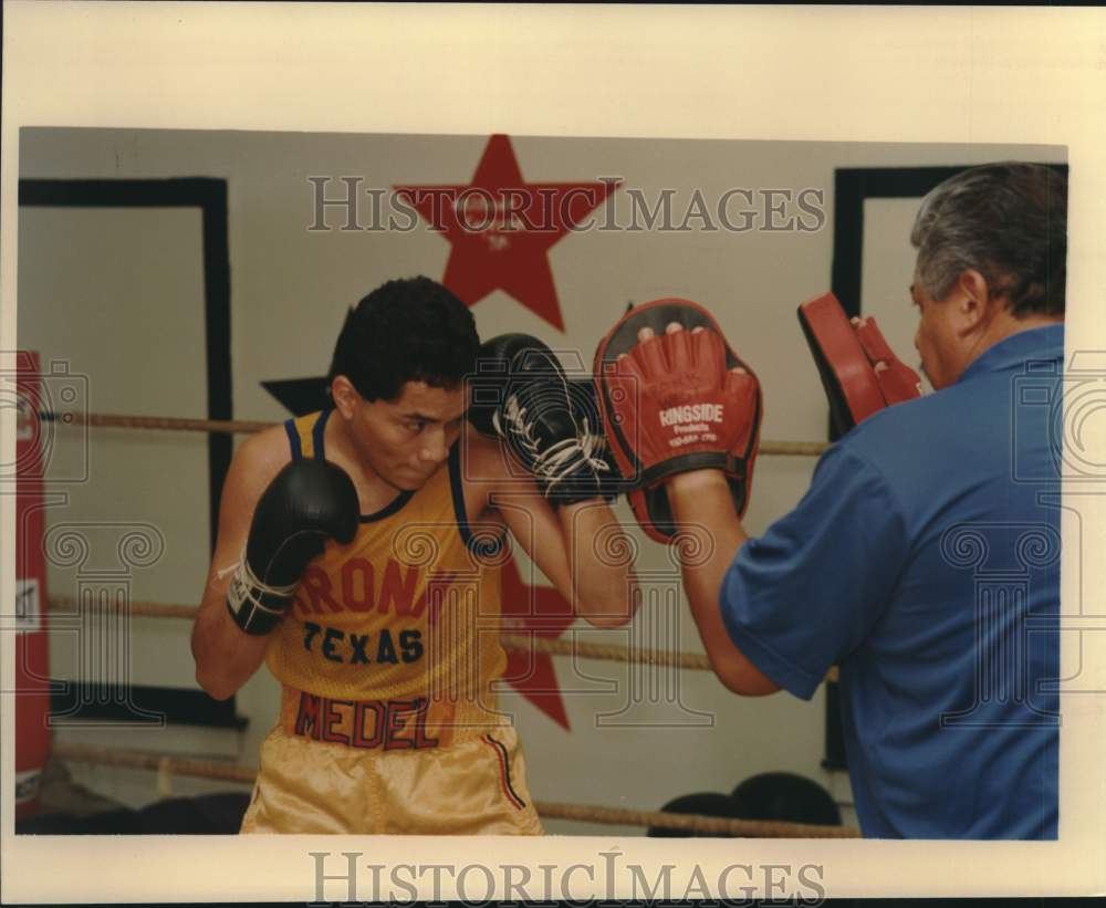 1988 Press Photo Boxer Raymond Medel Trains With Tony Ayala Sr. - sas23349- Historic Images