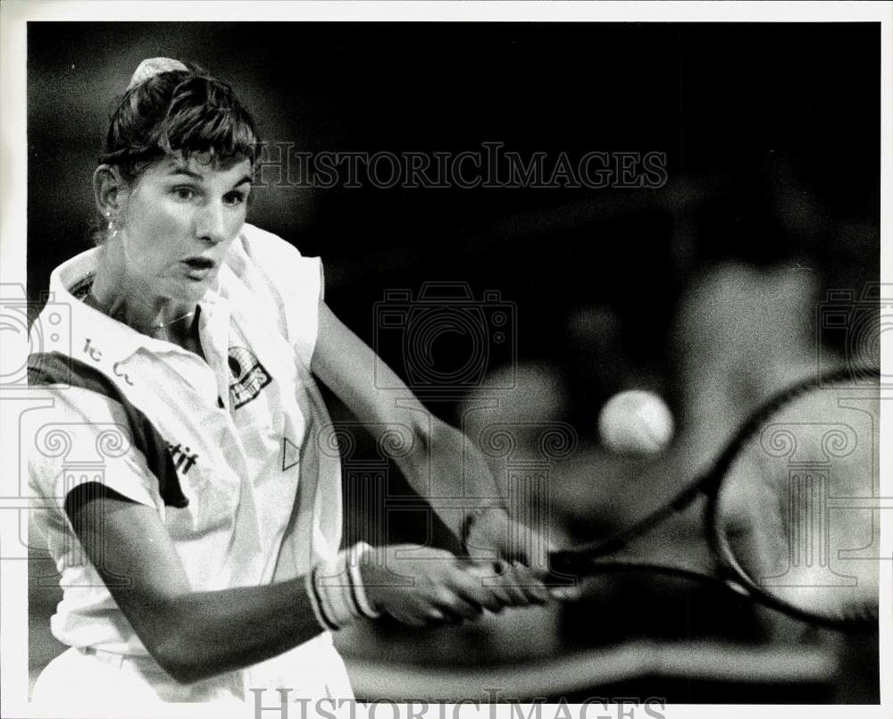 1989 Press Photo San Antonio Racquets Tennis Player Elna Reinach Returns Shot- Historic Images