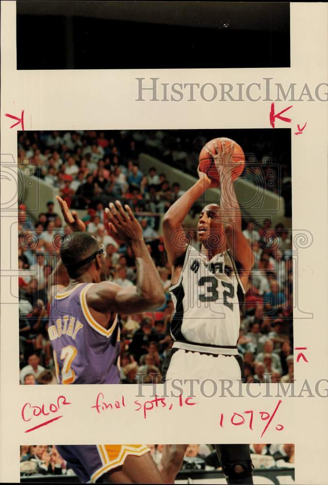 1990 Press Photo San Antonio Spurs and Los Angeles Lakers play NBA basketball- Historic Images