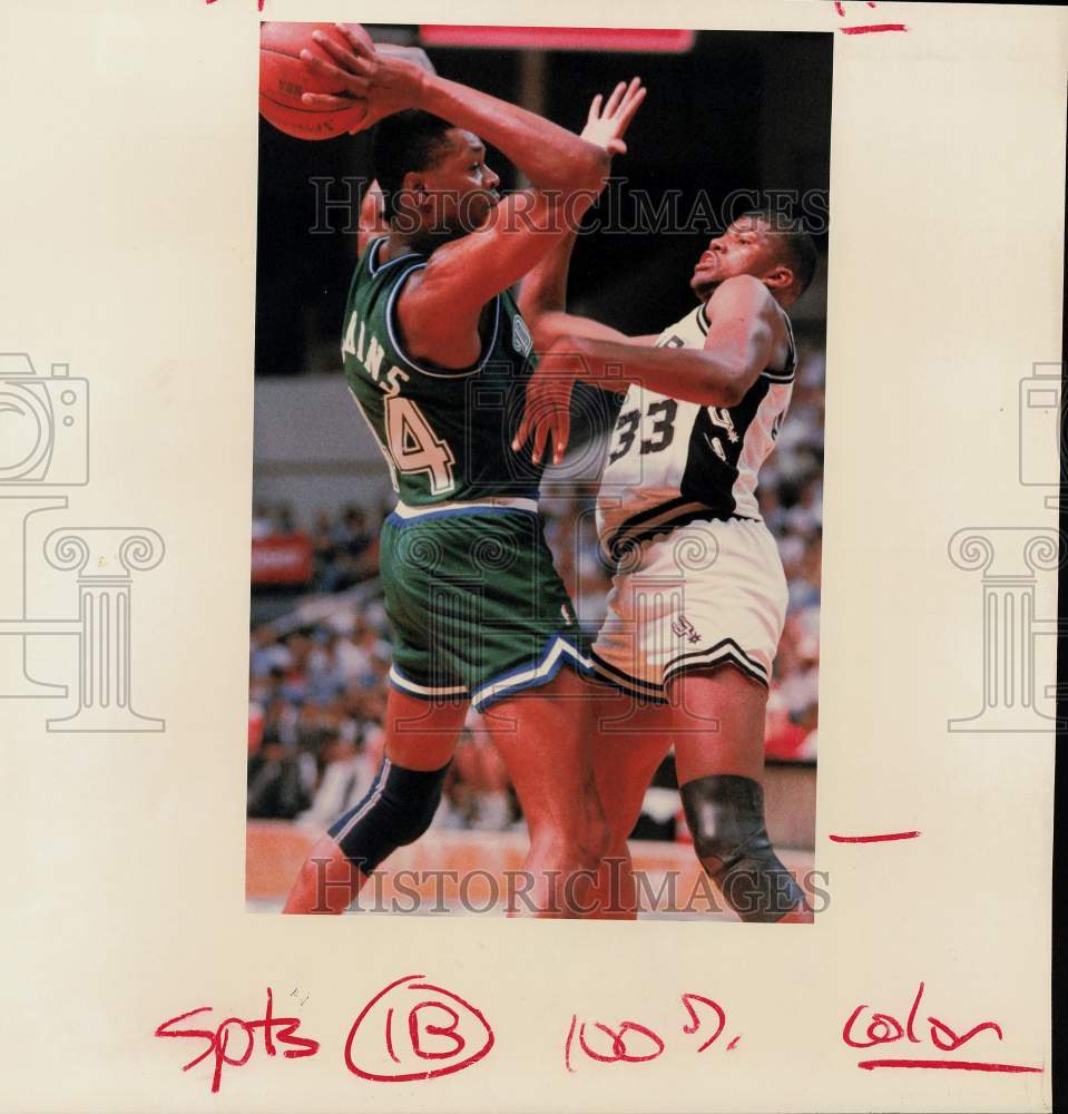1988 Press Photo San Antonio Spurs and Dallas Mavericks play NBA basketball- Historic Images
